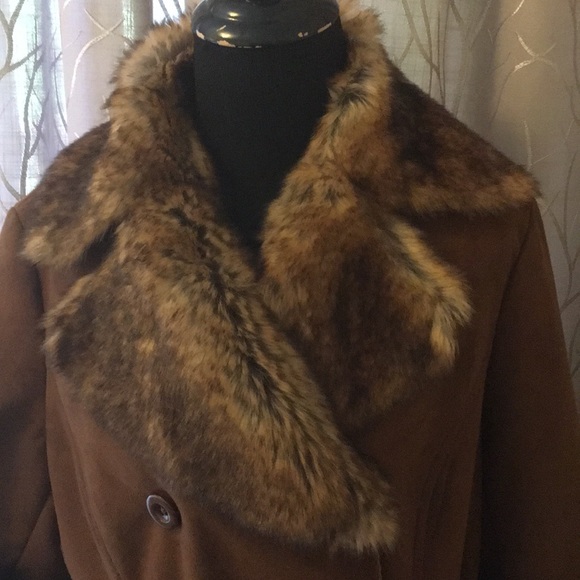 🍁Gorgeous Faux Fur Double-breasted Jacket🍁 - Picture 2 of 6